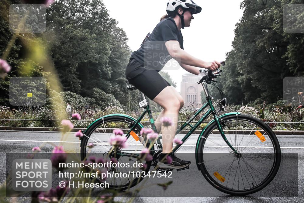 13.09.2026 - Stadtparktriathlon H.Heesch http://msf.ph/oto/10347542 13.09.2026 10:06:57 Radfahren 290, 306, 328 meine-sportfotos.de
