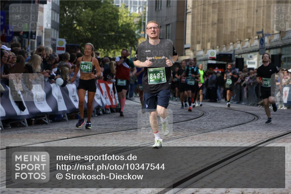 13.09.2026 - 21. swb-Marathon Bremen Strokosch-Dieckow http://msf.ph/oto/10347544 13.09.2026 13:28:26 Ziel 488, 1343, 3114, 3334, 3480, 4506, 5360, 5889, 6182, 7926, 8188, 8656, 9145, 9167, 9168, 9543, 9738, 9881, 13069, 613, 1239, 1914, 2764, 3028, 4102, 4250, 4564, 5683, 6914, 6957, 8483, 8938, 9176, 13012 meine-sportfotos.de