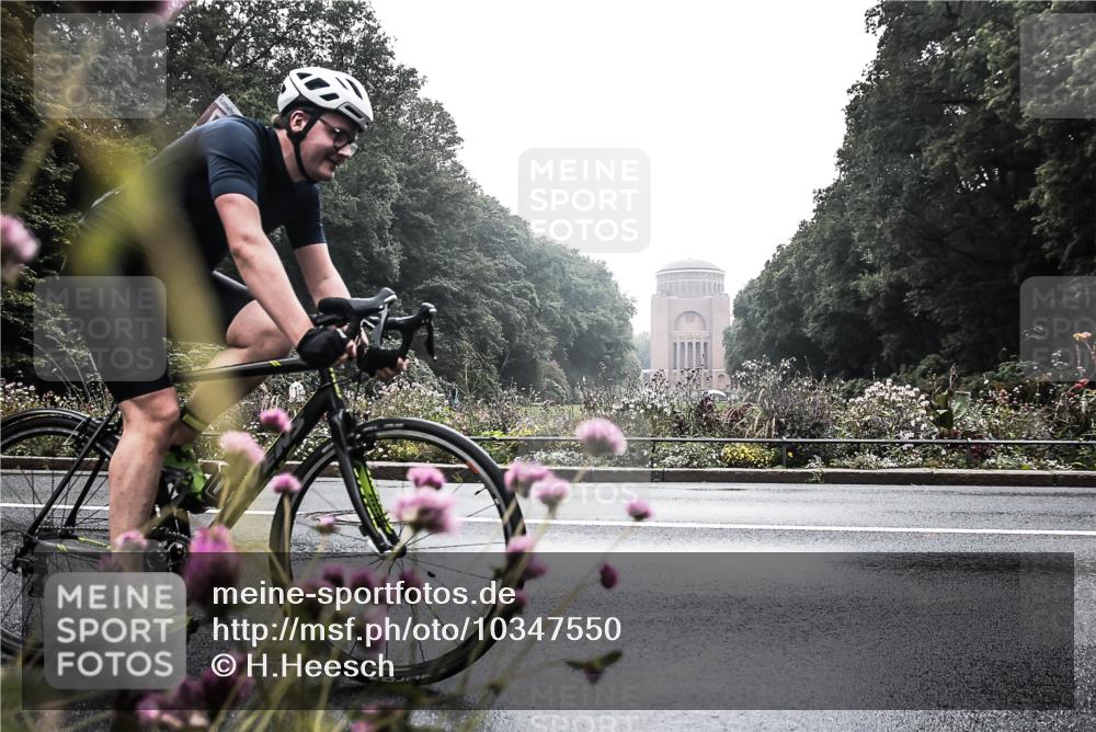 13.09.2026 - Stadtparktriathlon H.Heesch http://msf.ph/oto/10347550 13.09.2026 10:07:03 Radfahren 217, 284, 339 meine-sportfotos.de