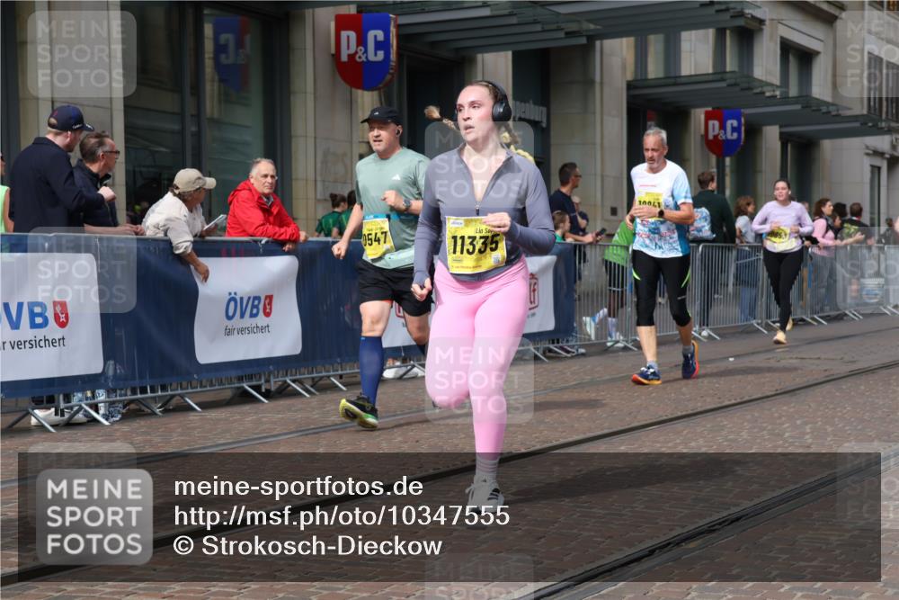13.09.2026 - 21. swb-Marathon Bremen Strokosch-Dieckow http://msf.ph/oto/10347555 13.09.2026 11:10:46 Ziel 10148, 10163, 10313, 10419, 10527, 10547, 10611, 10644, 10653, 10792, 10841, 11043, 11062, 11141, 11237, 11335, 11483, 11679, 11691, 11745, 11756, 11993, 12396, 12401, 12507, 10002, 10247, 10422, 10461, 10462, 10719, 10768, 10791, 10911, 11047, 11283, 11298, 11300, 11309, 11327, 11335, 11465, 11513, 11583, 11736, 11846, 11982, 12183, 12227, 12454 meine-sportfotos.de