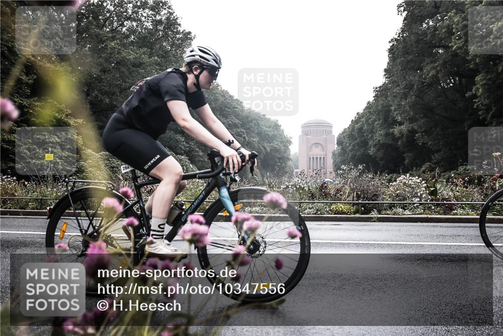 13.09.2026 - Stadtparktriathlon H.Heesch http://msf.ph/oto/10347556 13.09.2026 10:07:05 Radfahren 217, 284, 304, 339 meine-sportfotos.de