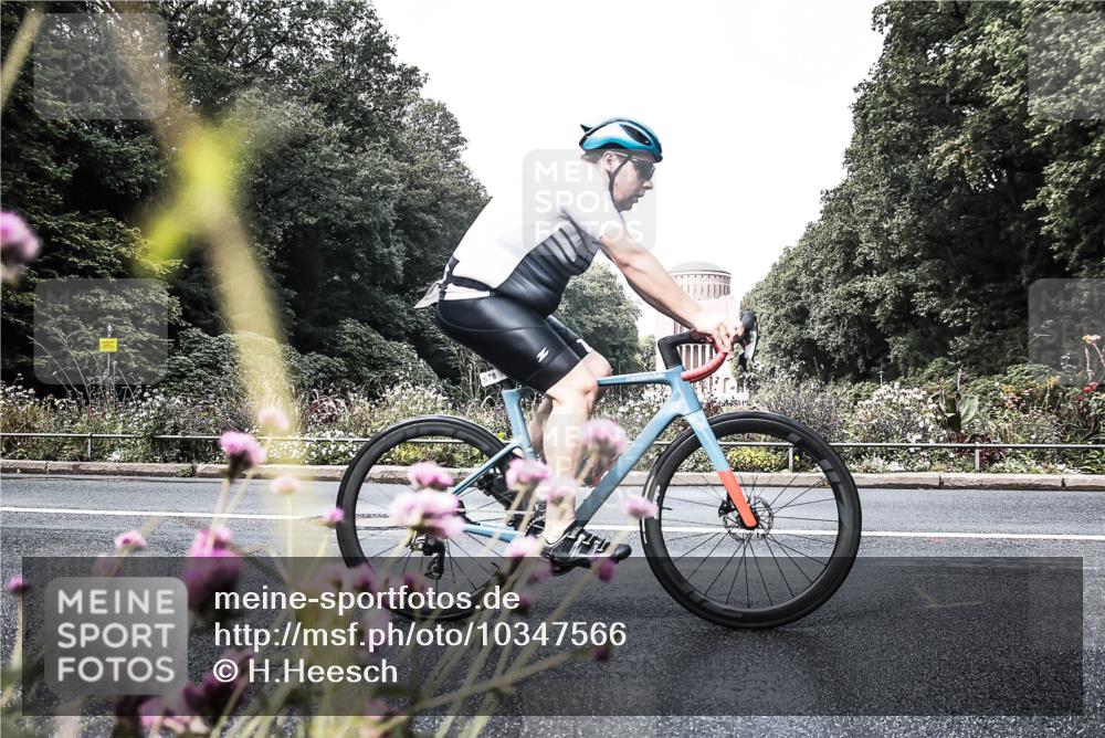 13.09.2026 - Stadtparktriathlon H.Heesch http://msf.ph/oto/10347566 13.09.2026 11:15:08 Radfahren 592, 678 meine-sportfotos.de