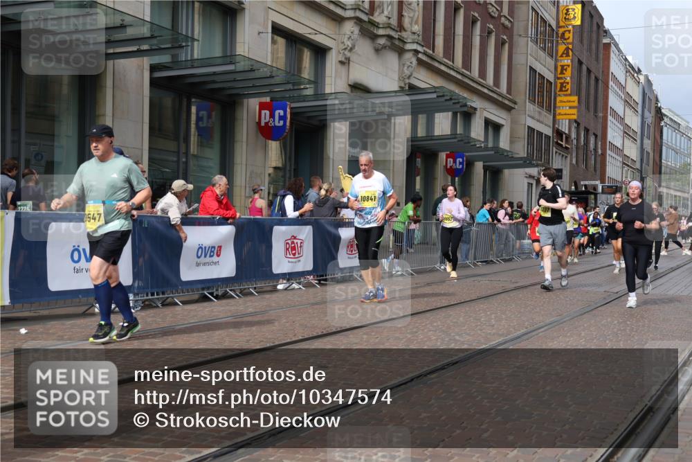 13.09.2026 - 21. swb-Marathon Bremen Strokosch-Dieckow http://msf.ph/oto/10347574 13.09.2026 11:10:47 Ziel 10148, 10163, 10313, 10419, 10527, 10547, 10611, 10644, 10653, 10792, 10841, 11043, 11062, 11141, 11231, 11237, 11483, 11679, 11691, 11745, 11756, 11993, 12148, 12396, 12401, 12507, 10002, 10148, 10247, 10422, 10461, 10462, 10719, 10768, 10791, 10911, 11047, 11283, 11298, 11300, 11309, 11327, 11335, 11465, 11513, 11583, 11736, 11756, 11846, 11982, 12183, 12227, 12454 meine-sportfotos.de