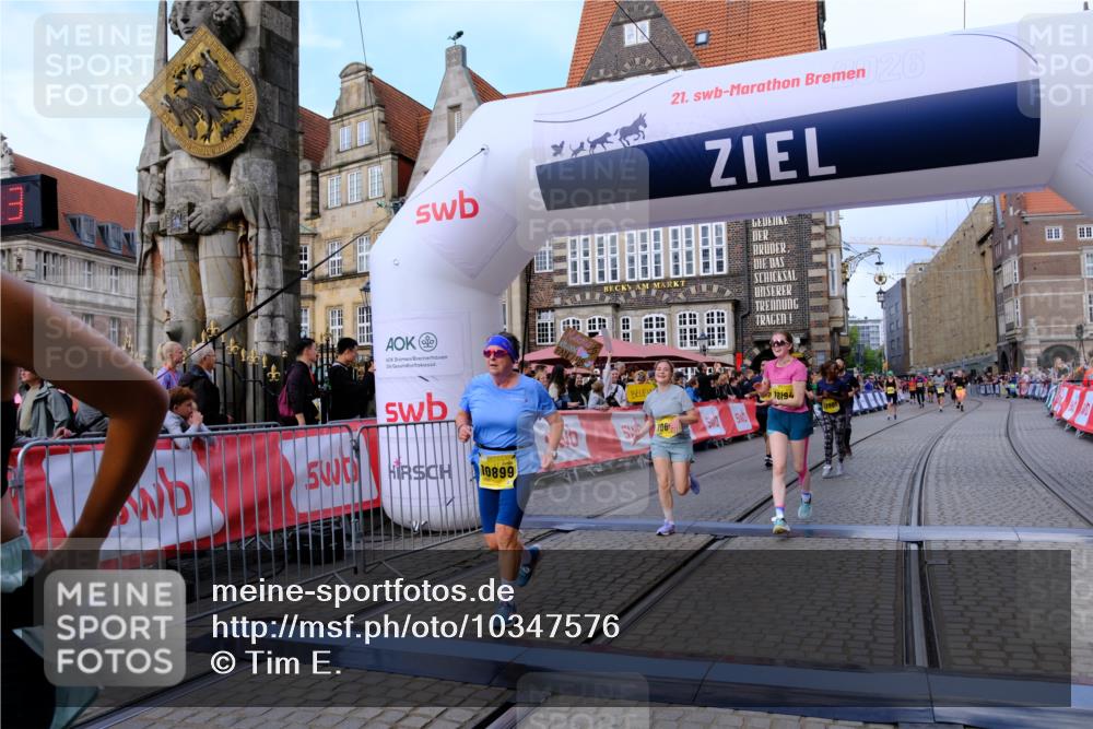 13.09.2026 - 21. swb-Marathon Bremen Tim E. http://msf.ph/oto/10347576 13.09.2026 11:18:50 Ziel 10176, 10194, 10535, 10600, 10651, 10895, 10899, 10997, 12371, 12561 meine-sportfotos.de
