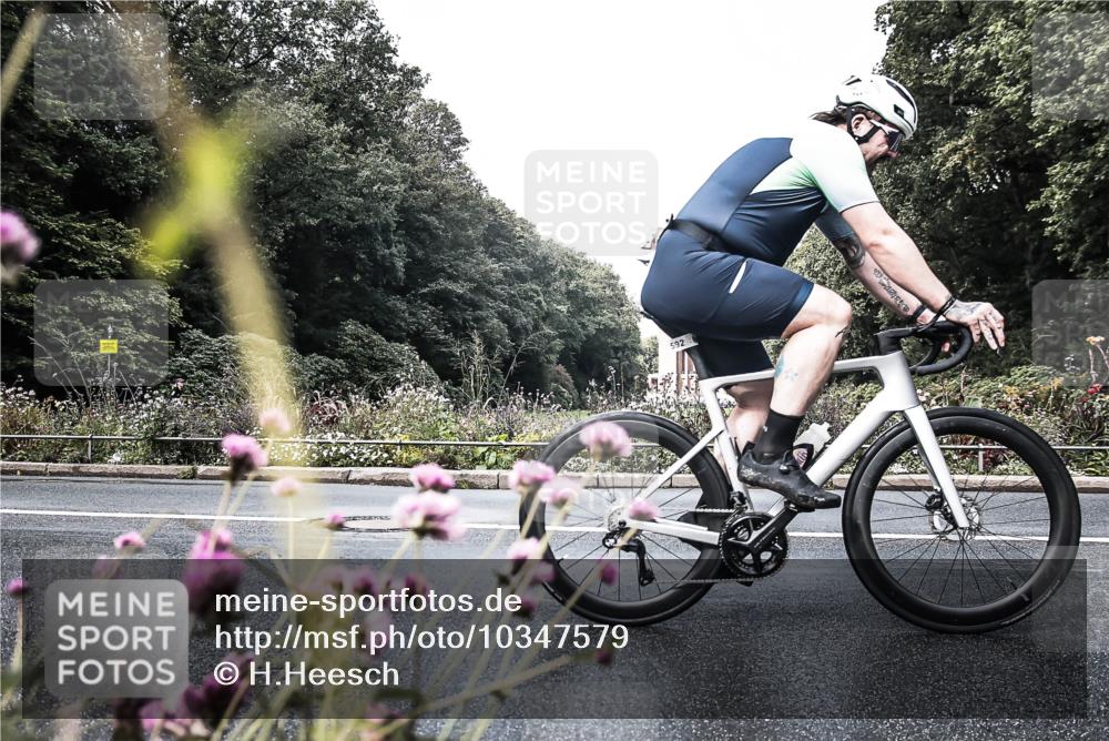 13.09.2026 - Stadtparktriathlon H.Heesch http://msf.ph/oto/10347579 13.09.2026 11:15:11 Radfahren 592, 678 meine-sportfotos.de