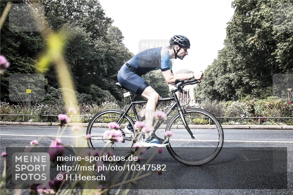13.09.2026 - Stadtparktriathlon H.Heesch http://msf.ph/oto/10347582 13.09.2026 11:15:31 Radfahren 478, 677, 707 meine-sportfotos.de