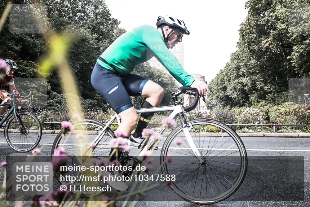 13.09.2026 - Stadtparktriathlon H.Heesch http://msf.ph/oto/10347588 13.09.2026 11:15:32 Radfahren 478, 677, 707 meine-sportfotos.de