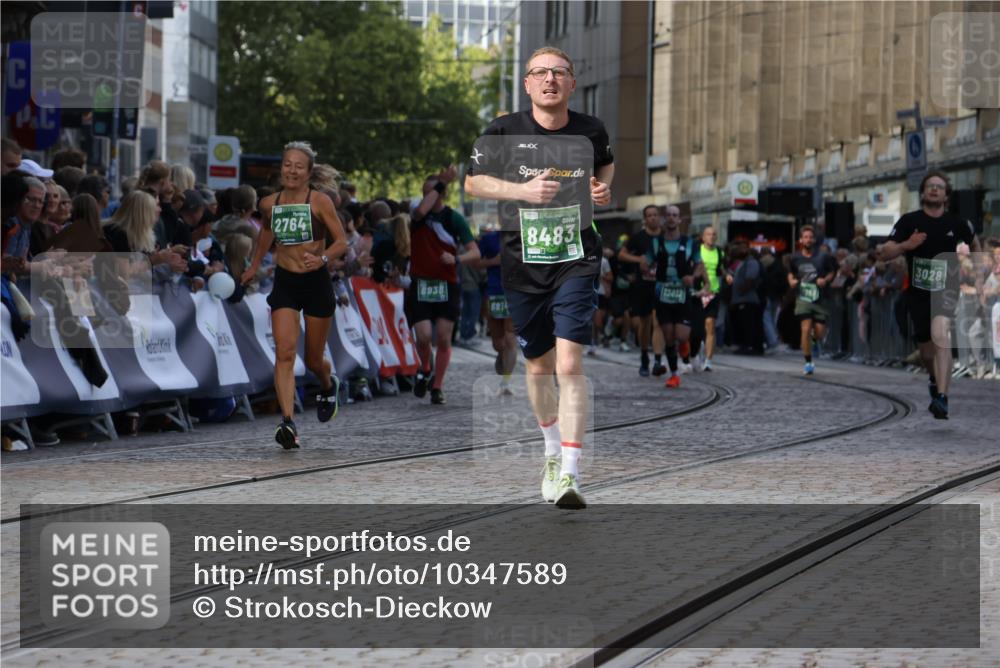 13.09.2026 - 21. swb-Marathon Bremen Strokosch-Dieckow http://msf.ph/oto/10347589 13.09.2026 13:28:26 Ziel 488, 1343, 3114, 3334, 3480, 4506, 5360, 5889, 6182, 7926, 8188, 8656, 9145, 9167, 9168, 9543, 9738, 9881, 13069, 613, 1239, 1914, 2764, 3028, 4102, 4250, 4564, 5683, 6914, 6957, 8483, 8938, 9176, 13012 meine-sportfotos.de