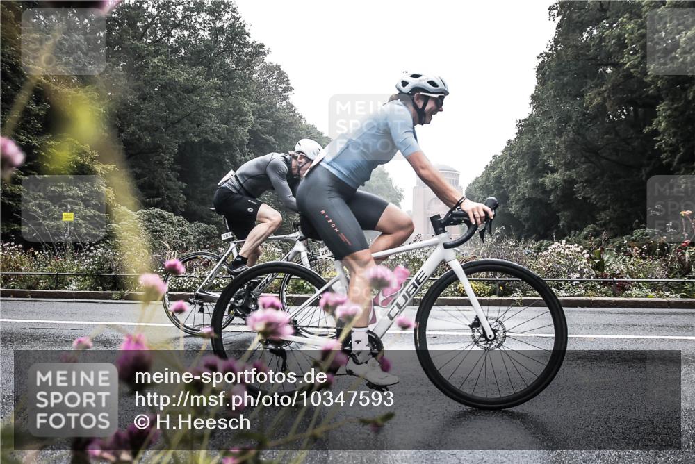 13.09.2026 - Stadtparktriathlon H.Heesch http://msf.ph/oto/10347593 13.09.2026 10:08:15 Radfahren 232, 287, 292 meine-sportfotos.de