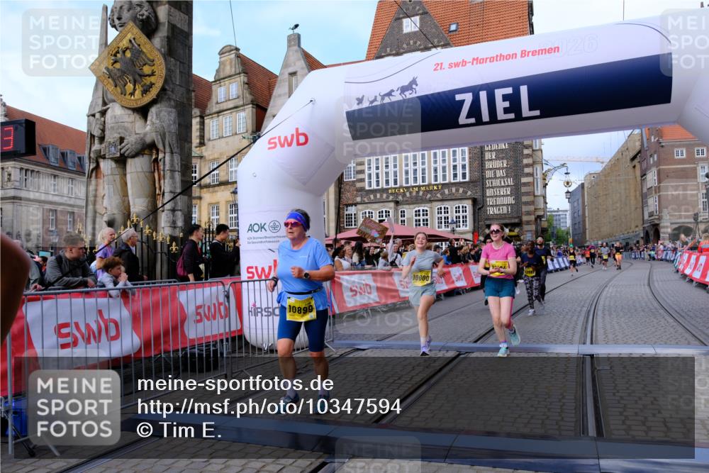 13.09.2026 - 21. swb-Marathon Bremen Tim E. http://msf.ph/oto/10347594 13.09.2026 11:18:50 Ziel 10176, 10194, 10535, 10600, 10651, 10895, 10899, 10997, 12371, 12561 meine-sportfotos.de