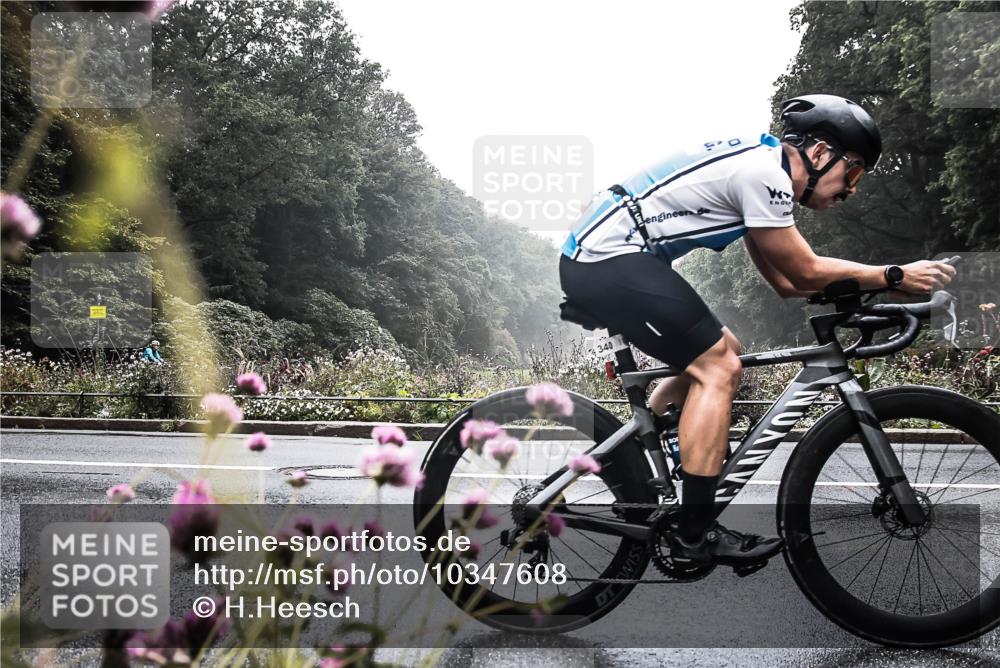 13.09.2026 - Stadtparktriathlon H.Heesch http://msf.ph/oto/10347608 13.09.2026 10:08:53 Radfahren 236, 301, 340 meine-sportfotos.de