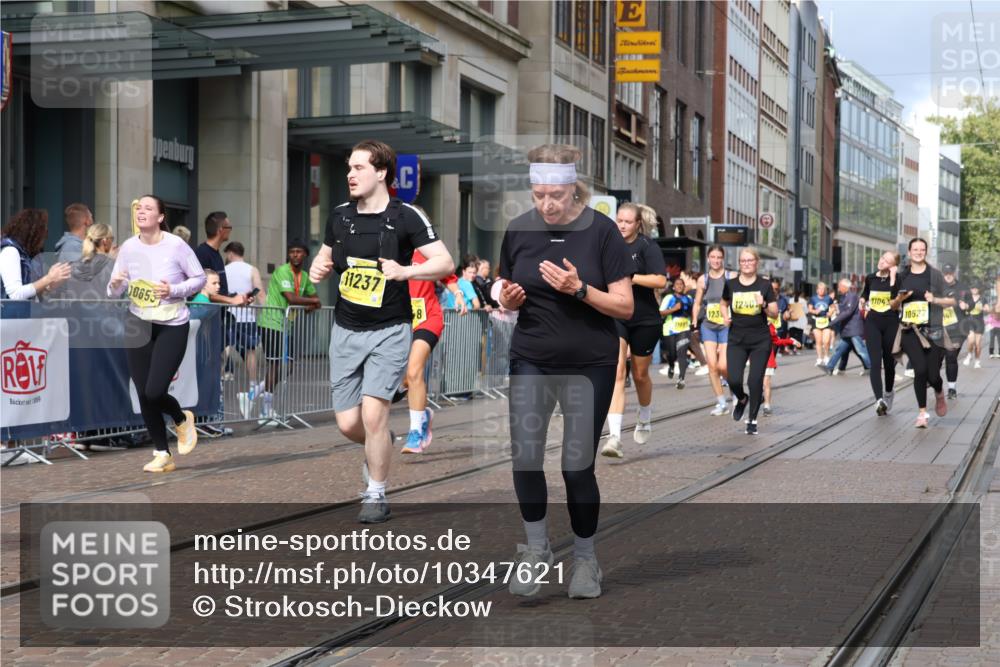 13.09.2026 - 21. swb-Marathon Bremen Strokosch-Dieckow http://msf.ph/oto/10347621 13.09.2026 11:10:49 Ziel 10163, 10313, 10419, 10527, 10611, 10644, 10653, 10792, 10841, 11043, 11062, 11141, 11231, 11237, 11458, 11483, 11679, 11691, 11745, 11993, 12148, 12396, 12401, 12507, 10002, 10148, 10163, 10247, 10422, 10461, 10462, 10547, 10719, 10768, 10911, 11047, 11283, 11298, 11300, 11309, 11327, 11335, 11465, 11513, 11583, 11736, 11756, 11846, 12183, 12227 meine-sportfotos.de