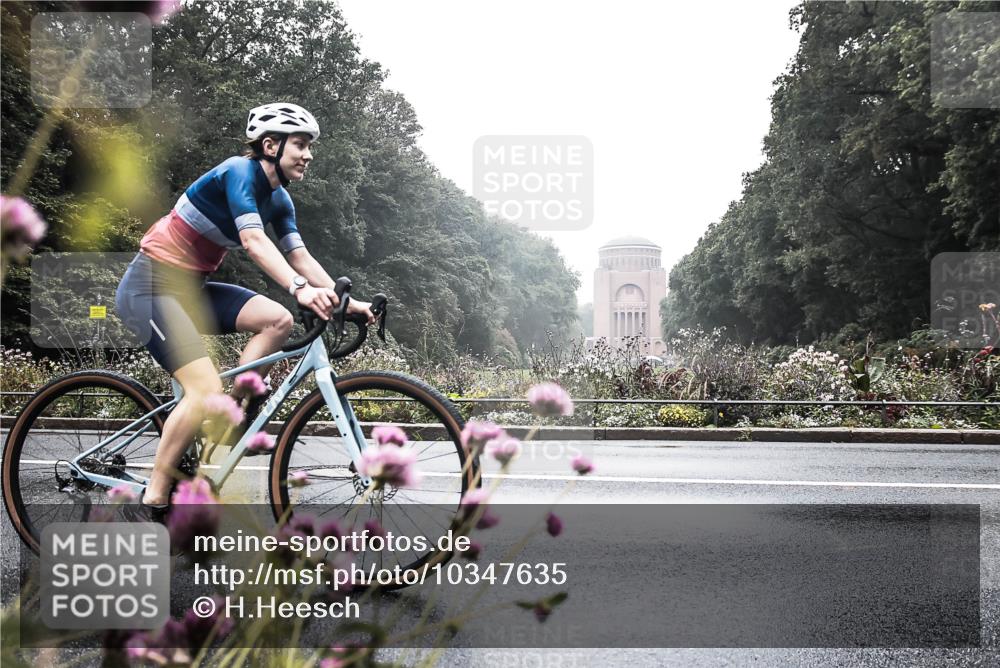 13.09.2026 - Stadtparktriathlon H.Heesch http://msf.ph/oto/10347635 13.09.2026 10:09:06 Radfahren 241, 279, 289 meine-sportfotos.de