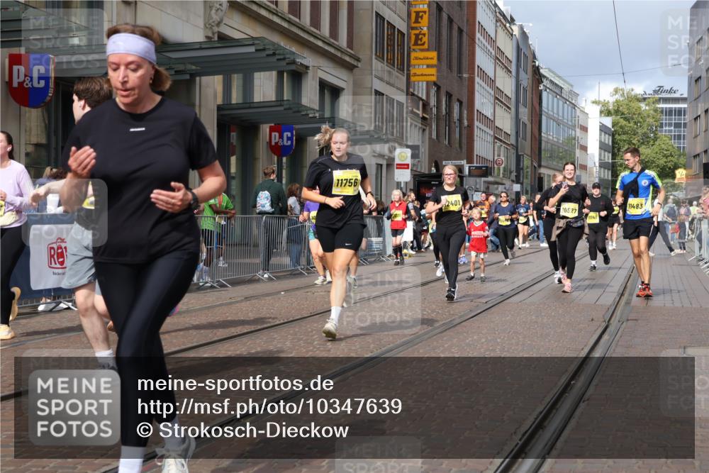 13.09.2026 - 21. swb-Marathon Bremen Strokosch-Dieckow http://msf.ph/oto/10347639 13.09.2026 11:10:50 Ziel 10313, 10419, 10527, 10611, 10644, 10653, 10792, 10841, 11043, 11062, 11141, 11231, 11237, 11458, 11483, 11679, 11691, 11745, 11993, 12148, 12396, 12401, 12507, 10148, 10163, 10247, 10422, 10461, 10462, 10547, 10768, 10911, 11043, 11047, 11283, 11298, 11300, 11309, 11327, 11335, 11465, 11513, 11583, 11736, 11756, 11846, 12183 meine-sportfotos.de
