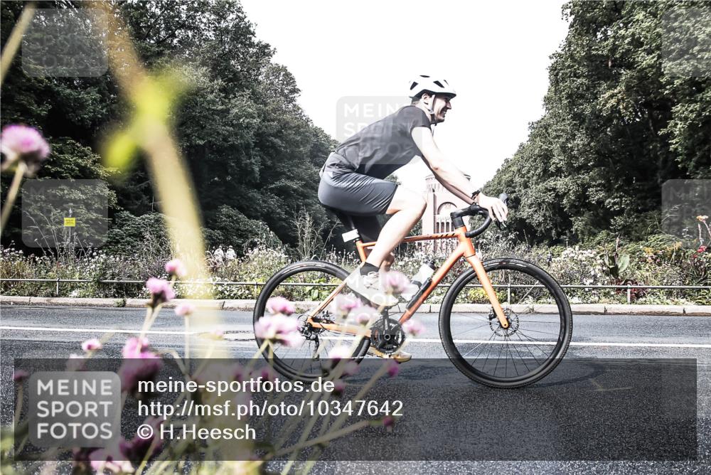 13.09.2026 - Stadtparktriathlon H.Heesch http://msf.ph/oto/10347642 13.09.2026 11:16:39 Radfahren 662, 663 meine-sportfotos.de