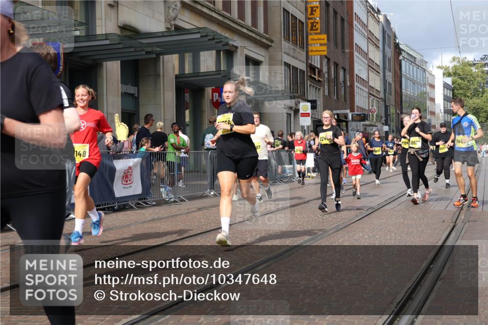 13.09.2026 - 21. swb-Marathon Bremen Strokosch-Dieckow http://msf.ph/oto/10347648 13.09.2026 11:10:50 Ziel 10313, 10419, 10527, 10611, 10644, 10653, 10792, 10841, 11043, 11062, 11141, 11231, 11237, 11458, 11483, 11679, 11691, 11745, 11993, 12148, 12396, 12401, 12507, 10148, 10163, 10247, 10422, 10461, 10462, 10547, 10768, 10911, 11043, 11047, 11283, 11298, 11300, 11309, 11327, 11335, 11465, 11513, 11583, 11736, 11756, 11846, 12183 meine-sportfotos.de