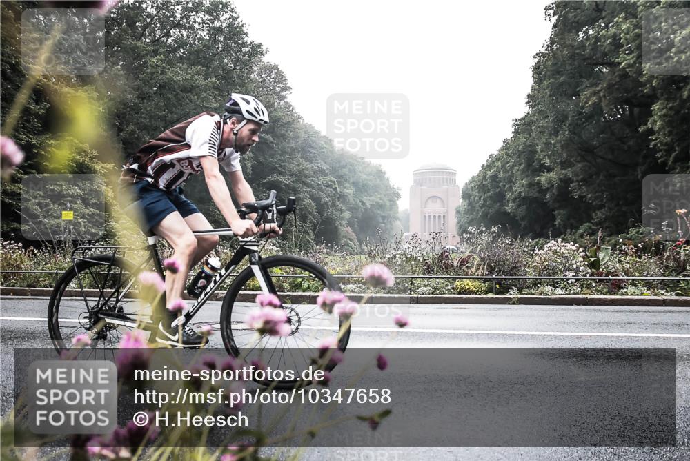 13.09.2026 - Stadtparktriathlon H.Heesch http://msf.ph/oto/10347658 13.09.2026 10:09:42 Radfahren 249, 317 meine-sportfotos.de