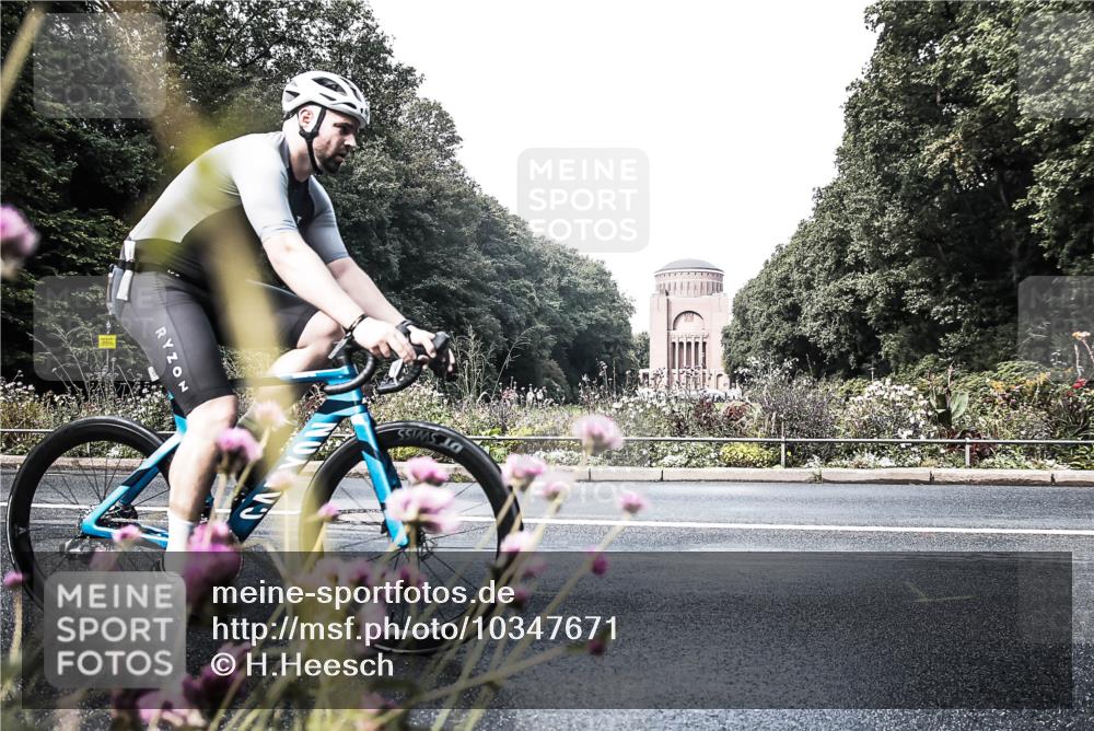 13.09.2026 - Stadtparktriathlon H.Heesch http://msf.ph/oto/10347671 13.09.2026 11:17:11 Radfahren 626, 657 meine-sportfotos.de