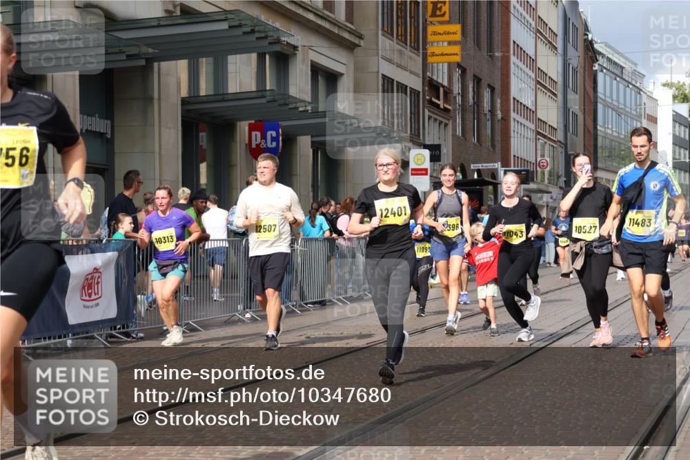 13.09.2026 - 21. swb-Marathon Bremen Strokosch-Dieckow http://msf.ph/oto/10347680 13.09.2026 11:10:51 Ziel 10313, 10419, 10527, 10611, 10644, 10653, 10792, 10841, 11062, 11141, 11231, 11237, 11458, 11483, 11679, 11691, 11745, 11993, 12148, 12396, 12401, 12507, 10148, 10163, 10247, 10422, 10461, 10462, 10547, 10768, 10792, 10911, 11043, 11047, 11283, 11298, 11300, 11309, 11327, 11335, 11465, 11513, 11583, 11736, 11756, 11846, 12183 meine-sportfotos.de