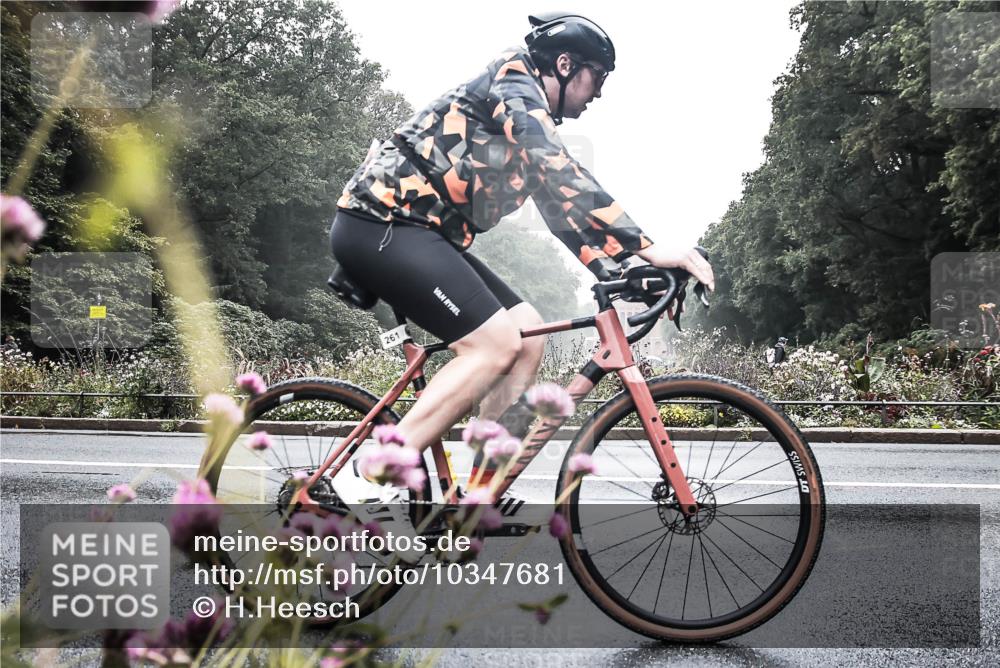 13.09.2026 - Stadtparktriathlon H.Heesch http://msf.ph/oto/10347681 13.09.2026 10:10:07 Radfahren 233, 261, 316 meine-sportfotos.de