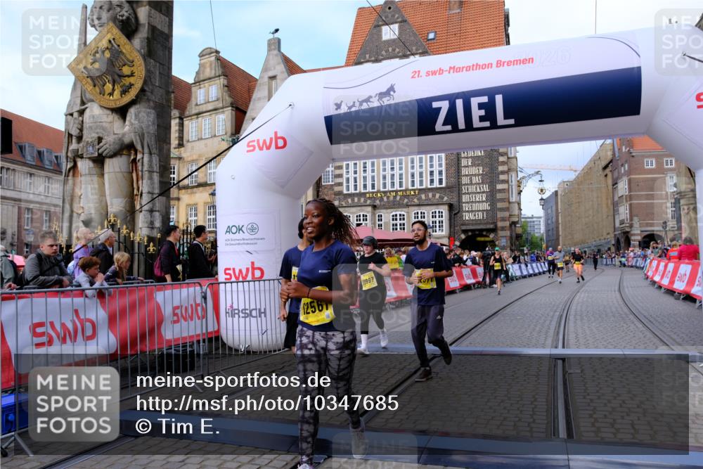 13.09.2026 - 21. swb-Marathon Bremen Tim E. http://msf.ph/oto/10347685 13.09.2026 11:18:54 Ziel 10176, 10194, 10264, 10535, 10600, 10895, 10899, 10997, 11443, 12371, 12422, 12561 meine-sportfotos.de