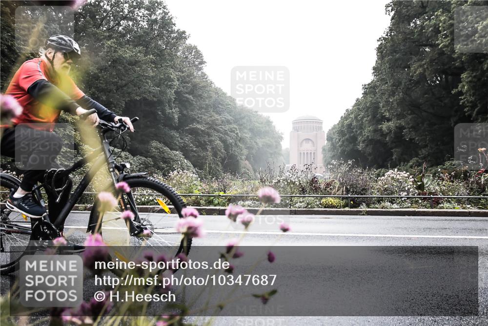 13.09.2026 - Stadtparktriathlon H.Heesch http://msf.ph/oto/10347687 13.09.2026 10:10:13 Radfahren 243, 277, 316 meine-sportfotos.de