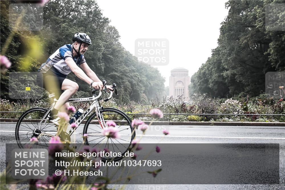 13.09.2026 - Stadtparktriathlon H.Heesch http://msf.ph/oto/10347693 13.09.2026 10:10:17 Radfahren 243, 277 meine-sportfotos.de