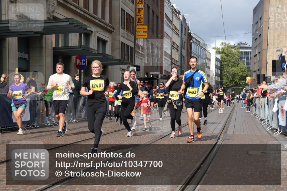 13.09.2026 - 21. swb-Marathon Bremen Strokosch-Dieckow http://msf.ph/oto/10347700 13.09.2026 11:10:52 Ziel 10313, 10419, 10527, 10611, 10644, 10653, 10841, 11062, 11141, 11231, 11237, 11458, 11483, 11679, 11691, 11745, 11993, 12148, 12396, 12401, 12507, 10148, 10163, 10247, 10422, 10461, 10462, 10547, 10768, 10792, 10911, 11043, 11047, 11283, 11298, 11300, 11309, 11327, 11335, 11465, 11513, 11583, 11736, 11756, 11846, 12183 meine-sportfotos.de