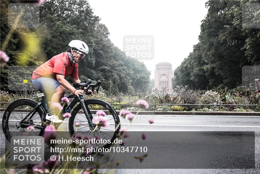 13.09.2026 - Stadtparktriathlon H.Heesch http://msf.ph/oto/10347710 13.09.2026 10:10:46 Radfahren 215, 274, 286 meine-sportfotos.de