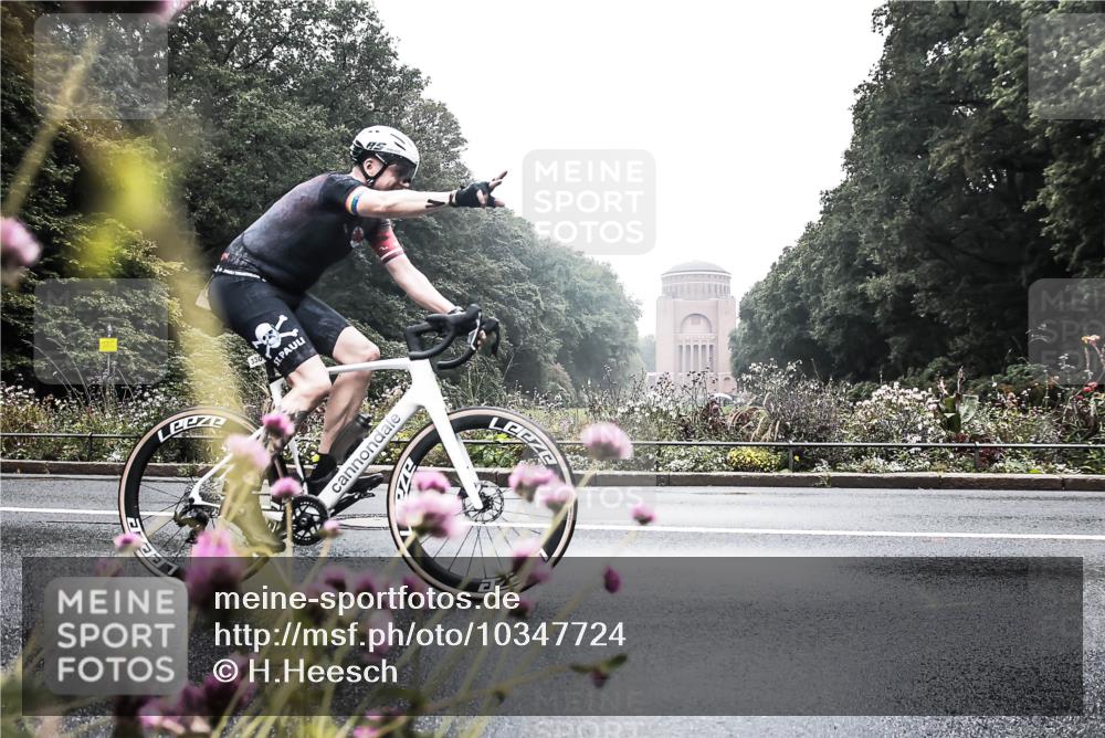 13.09.2026 - Stadtparktriathlon H.Heesch http://msf.ph/oto/10347724 13.09.2026 10:11:04 Radfahren 254, 267, 330 meine-sportfotos.de