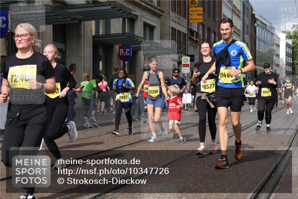 13.09.2026 - 21. swb-Marathon Bremen Strokosch-Dieckow http://msf.ph/oto/10347726 13.09.2026 11:10:53 Ziel 10313, 10419, 10527, 10611, 10644, 10653, 10841, 11062, 11141, 11231, 11237, 11458, 11483, 11679, 11691, 11745, 11993, 12126, 12148, 12396, 12401, 12507, 10148, 10163, 10461, 10462, 10547, 10768, 10792, 10911, 11043, 11047, 11283, 11298, 11300, 11309, 11327, 11335, 11465, 11513, 11583, 11736, 11756, 11846, 12183 meine-sportfotos.de