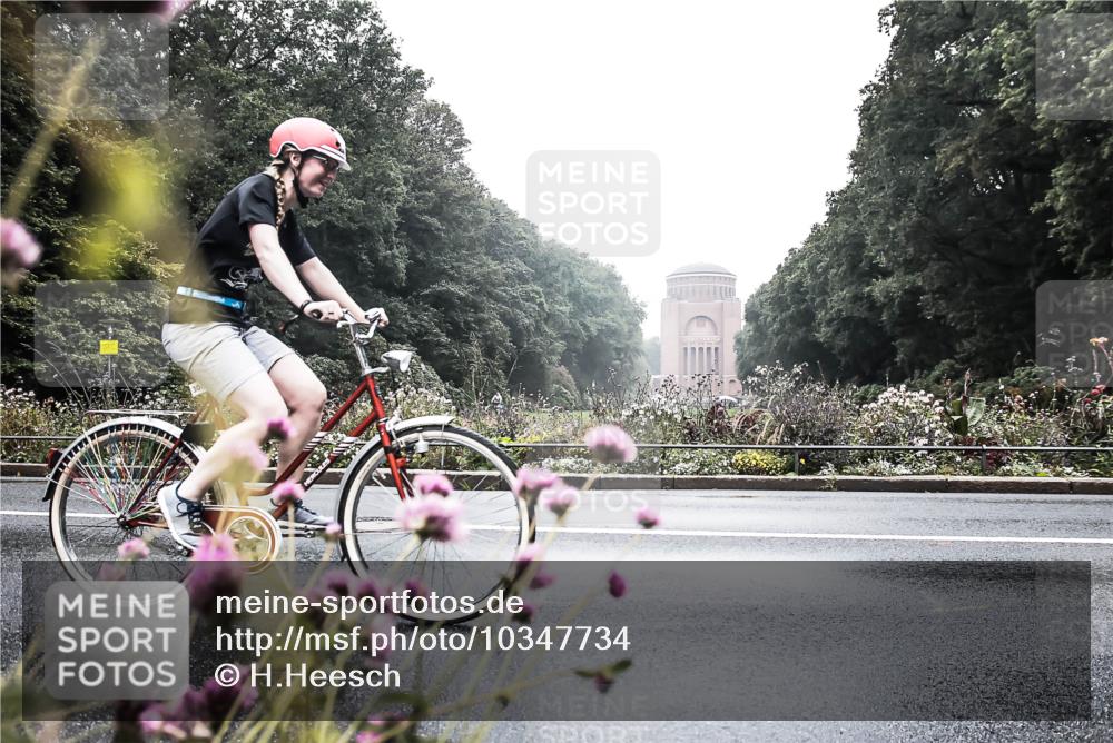 13.09.2026 - Stadtparktriathlon H.Heesch http://msf.ph/oto/10347734 13.09.2026 10:11:10 Radfahren 267, 308 meine-sportfotos.de