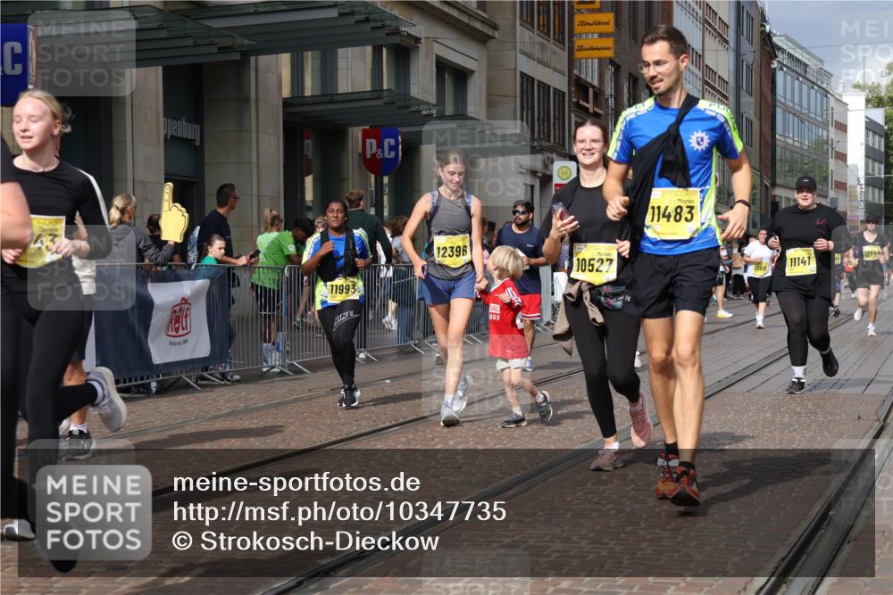 13.09.2026 - 21. swb-Marathon Bremen Strokosch-Dieckow http://msf.ph/oto/10347735 13.09.2026 11:10:53 Ziel 10313, 10419, 10527, 10611, 10644, 10653, 10841, 11062, 11141, 11231, 11237, 11458, 11483, 11679, 11691, 11745, 11993, 12126, 12148, 12396, 12401, 12507, 10148, 10163, 10461, 10462, 10547, 10768, 10792, 10911, 11043, 11047, 11283, 11298, 11300, 11309, 11327, 11335, 11465, 11513, 11583, 11736, 11756, 11846, 12183 meine-sportfotos.de