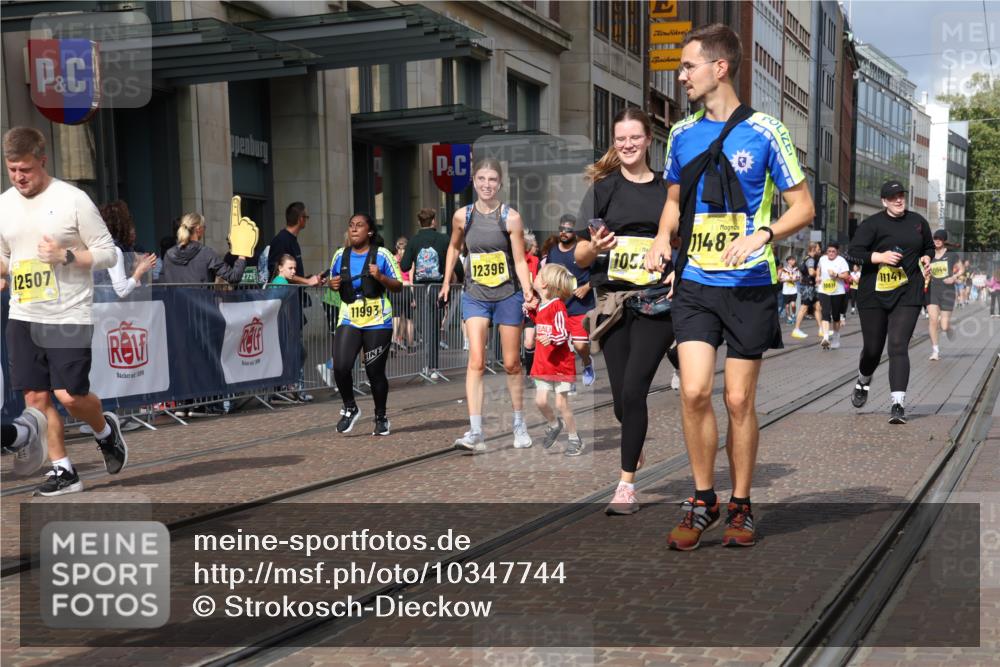 13.09.2026 - 21. swb-Marathon Bremen Strokosch-Dieckow http://msf.ph/oto/10347744 13.09.2026 11:10:54 Ziel 10313, 10419, 10527, 10611, 10644, 10653, 10841, 11036, 11062, 11141, 11216, 11231, 11237, 11458, 11483, 11679, 11691, 11745, 11870, 11993, 12126, 12148, 12396, 12401, 12507, 10148, 10163, 10461, 10462, 10547, 10768, 10792, 10841, 10911, 11043, 11047, 11237, 11283, 11298, 11309, 11327, 11335, 11465, 11513, 11583, 11736, 11756, 11846, 12183 meine-sportfotos.de