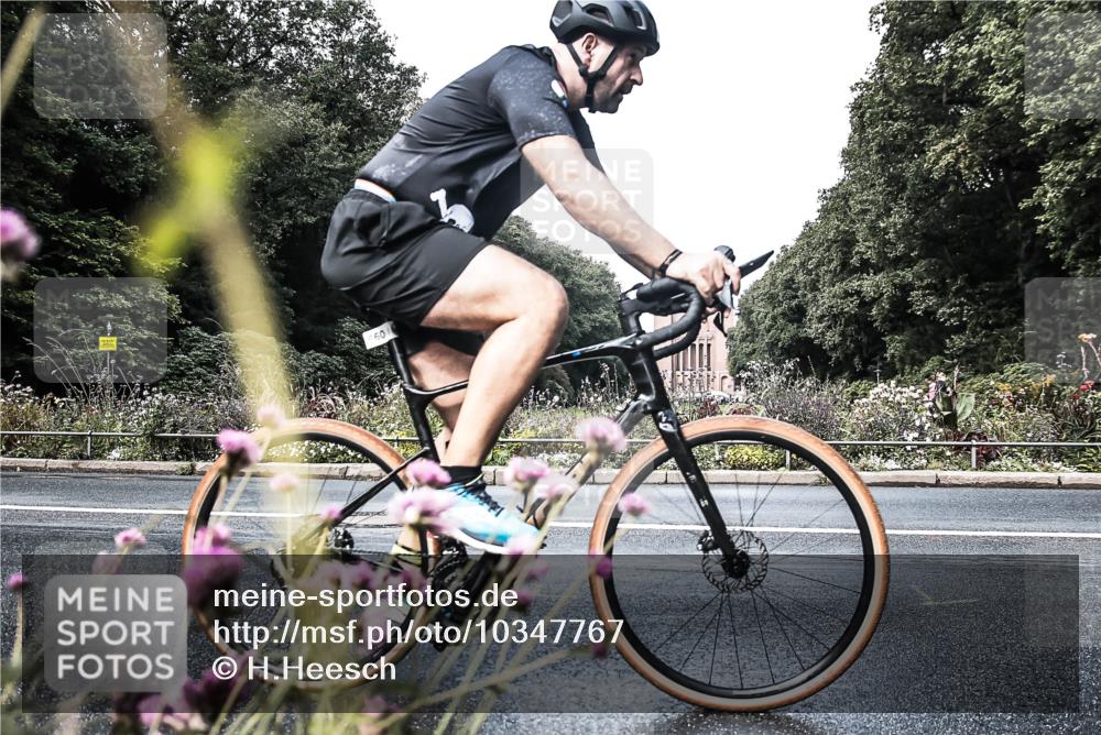13.09.2026 - Stadtparktriathlon H.Heesch http://msf.ph/oto/10347767 13.09.2026 11:17:41 Radfahren 660, 752, 814, 1797 meine-sportfotos.de