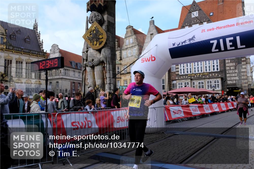 13.09.2026 - 21. swb-Marathon Bremen Tim E. http://msf.ph/oto/10347774 13.09.2026 11:19:05 Ziel 10005, 10202, 10264, 10344, 10524, 10568, 10997, 11443, 11629, 11794, 12090, 12371, 12422 meine-sportfotos.de