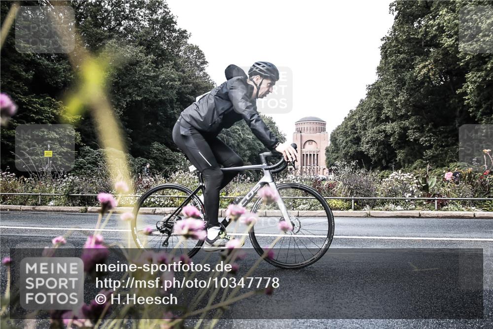 13.09.2026 - Stadtparktriathlon H.Heesch http://msf.ph/oto/10347778 13.09.2026 11:17:43 Radfahren 660, 814, 1797 meine-sportfotos.de