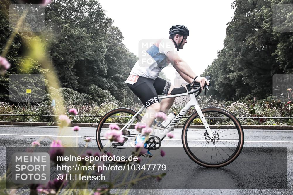 13.09.2026 - Stadtparktriathlon H.Heesch http://msf.ph/oto/10347779 13.09.2026 10:12:03 Radfahren 213, 256, 300, 305, 333, 334, 335 meine-sportfotos.de