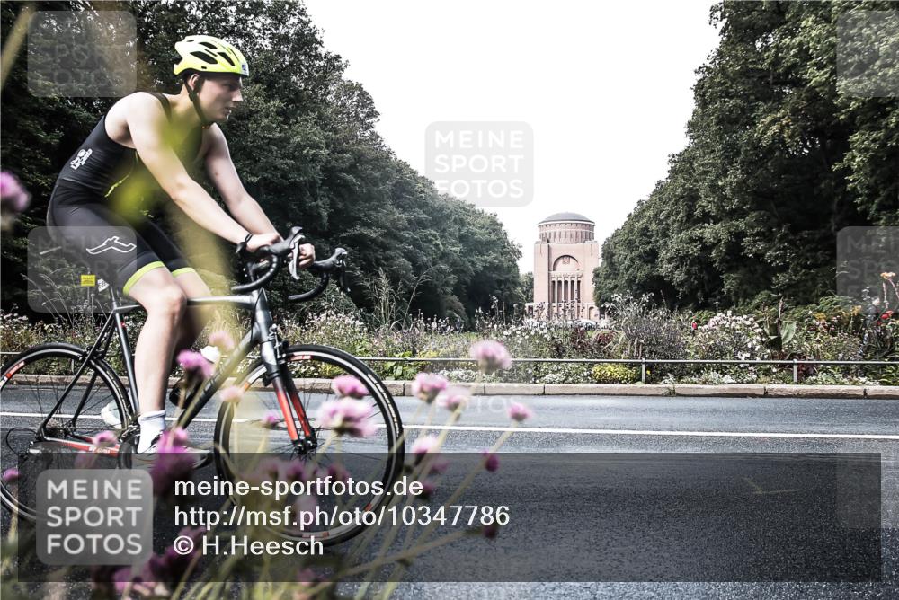 13.09.2026 - Stadtparktriathlon H.Heesch http://msf.ph/oto/10347786 13.09.2026 11:17:55 Radfahren 655, 766, 1798 meine-sportfotos.de