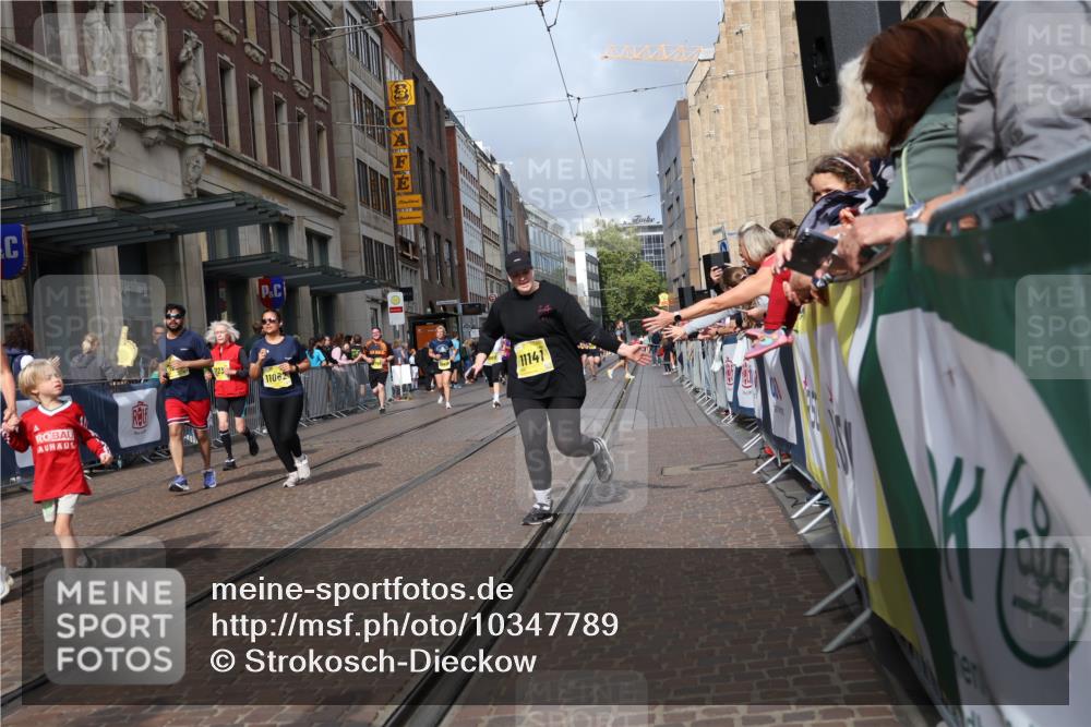 13.09.2026 - 21. swb-Marathon Bremen Strokosch-Dieckow http://msf.ph/oto/10347789 13.09.2026 11:10:56 Ziel 10313, 10419, 10527, 10611, 10644, 11036, 11062, 11141, 11216, 11231, 11458, 11483, 11679, 11691, 11745, 11870, 12126, 12148, 12396, 12401, 12464, 12507, 10148, 10163, 10461, 10462, 10547, 10653, 10792, 10841, 10911, 11043, 11047, 11237, 11309, 11327, 11335, 11465, 11513, 11583, 11736, 11756, 11846, 11993 meine-sportfotos.de