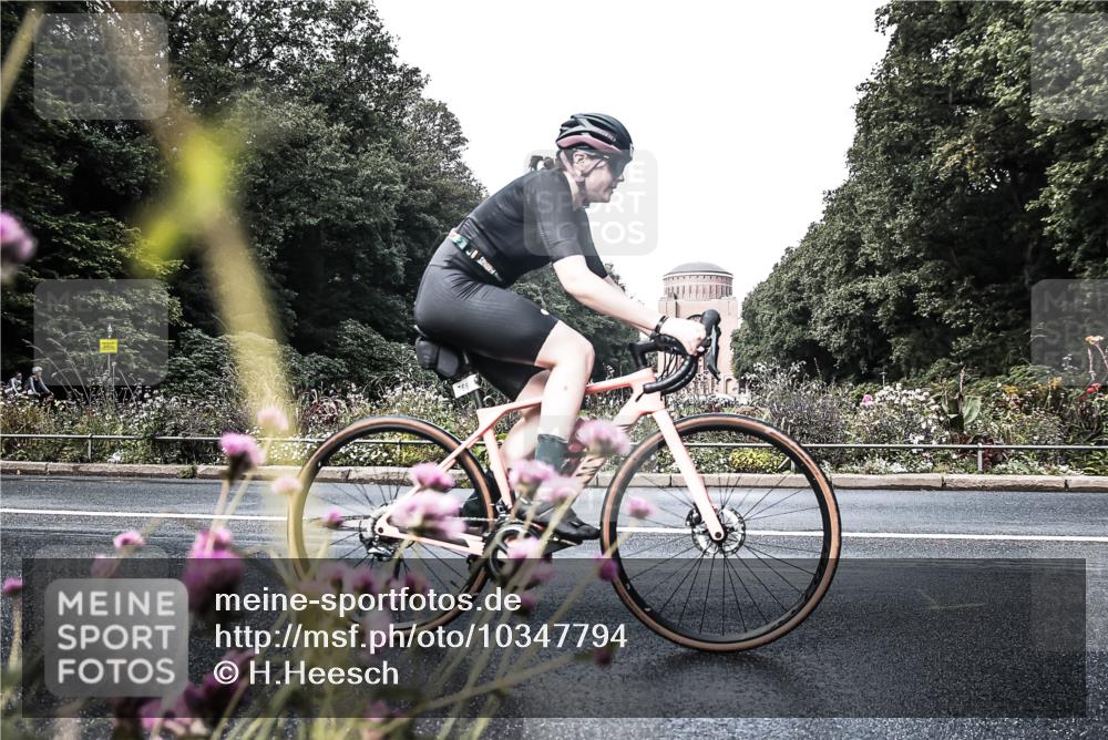 13.09.2026 - Stadtparktriathlon H.Heesch http://msf.ph/oto/10347794 13.09.2026 11:17:56 Radfahren 655, 766, 1798 meine-sportfotos.de