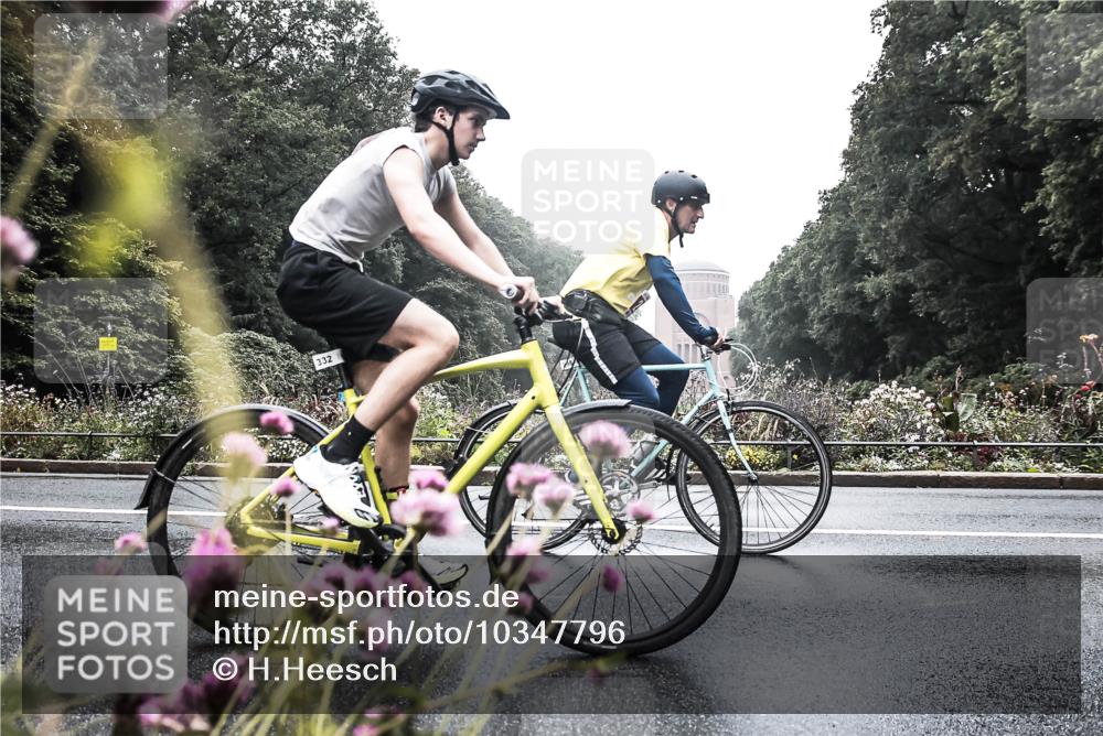13.09.2026 - Stadtparktriathlon H.Heesch http://msf.ph/oto/10347796 13.09.2026 10:12:10 Radfahren 298, 312, 332 meine-sportfotos.de