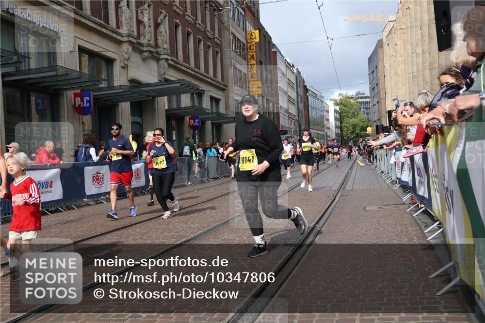 13.09.2026 - 21. swb-Marathon Bremen Strokosch-Dieckow http://msf.ph/oto/10347806 13.09.2026 11:10:57 Ziel 10313, 10419, 10527, 10611, 10644, 11036, 11062, 11141, 11216, 11231, 11458, 11483, 11679, 11691, 11745, 11870, 12126, 12148, 12396, 12401, 12464, 12507, 10148, 10163, 10461, 10462, 10547, 10653, 10792, 10841, 10911, 11043, 11047, 11237, 11309, 11327, 11335, 11465, 11513, 11583, 11691, 11736, 11756, 11846, 11993, 12401 meine-sportfotos.de