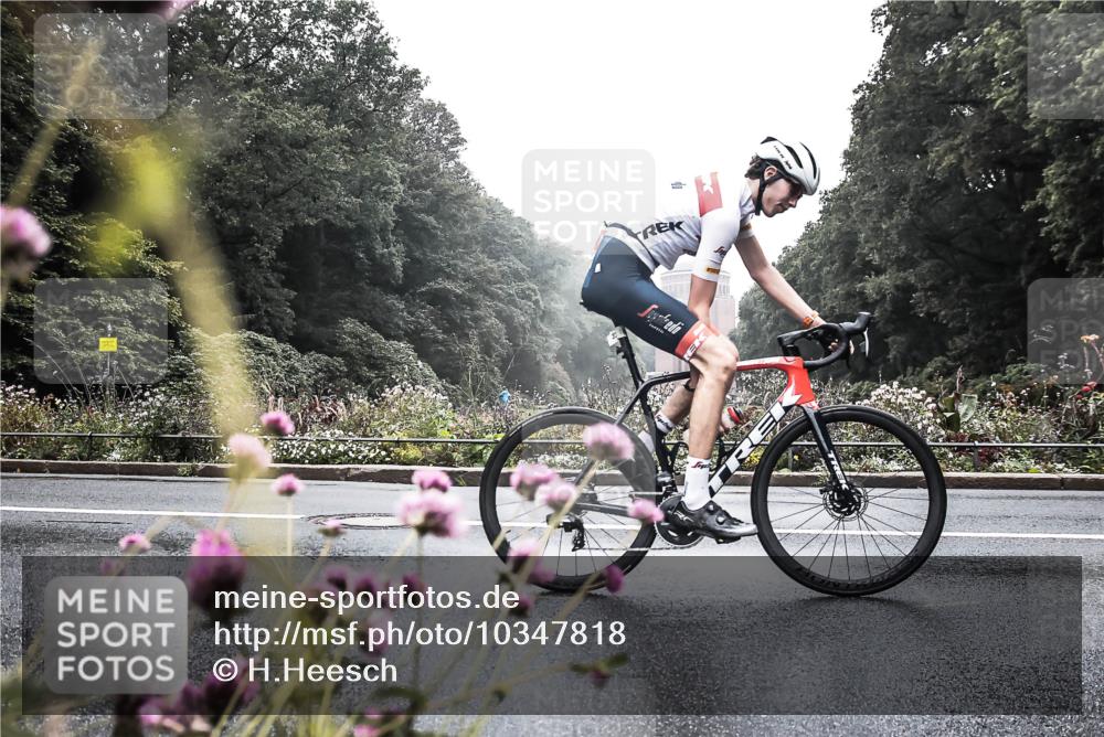 13.09.2026 - Stadtparktriathlon H.Heesch http://msf.ph/oto/10347818 13.09.2026 10:12:30 Radfahren 237, 322 meine-sportfotos.de