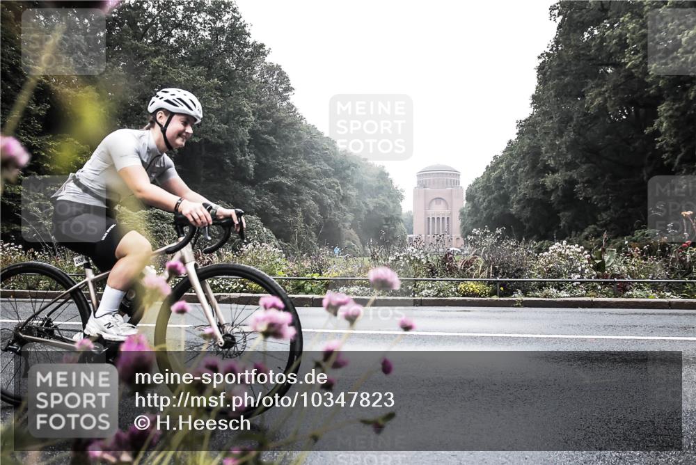 13.09.2026 - Stadtparktriathlon H.Heesch http://msf.ph/oto/10347823 13.09.2026 10:12:38 Radfahren 268, 303 meine-sportfotos.de