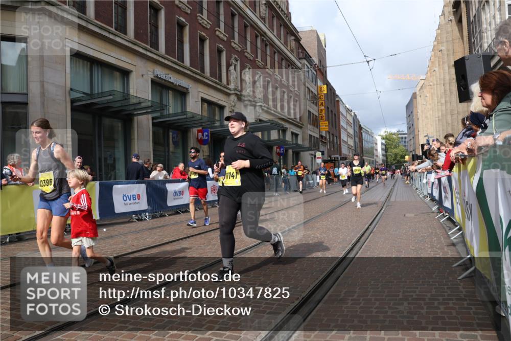 13.09.2026 - 21. swb-Marathon Bremen Strokosch-Dieckow http://msf.ph/oto/10347825 13.09.2026 11:10:58 Ziel 10313, 10419, 10527, 10611, 10644, 11036, 11062, 11141, 11216, 11231, 11458, 11483, 11679, 11745, 11870, 12126, 12148, 12396, 12464, 12507, 12508, 10148, 10163, 10461, 10462, 10527, 10547, 10653, 10792, 10841, 10911, 11043, 11047, 11237, 11309, 11327, 11335, 11465, 11483, 11513, 11583, 11691, 11736, 11756, 11846, 11993, 12401 meine-sportfotos.de