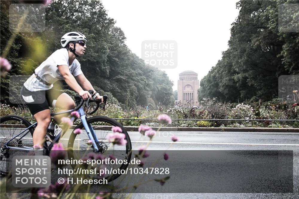 13.09.2026 - Stadtparktriathlon H.Heesch http://msf.ph/oto/10347828 13.09.2026 10:12:41 Radfahren 268, 303 meine-sportfotos.de