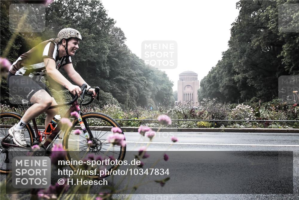 13.09.2026 - Stadtparktriathlon H.Heesch http://msf.ph/oto/10347834 13.09.2026 10:12:49 Radfahren 238, 294, 302 meine-sportfotos.de