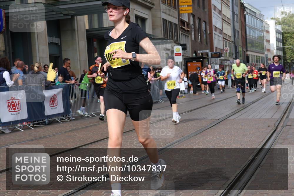 13.09.2026 - 21. swb-Marathon Bremen Strokosch-Dieckow http://msf.ph/oto/10347837 13.09.2026 11:11:00 Ziel 10313, 10419, 10611, 10644, 11036, 11062, 11141, 11216, 11231, 11458, 11679, 11745, 11870, 12126, 12148, 12220, 12396, 12464, 12507, 12508, 10148, 10163, 10461, 10462, 10527, 10547, 10653, 10792, 10841, 10911, 11043, 11047, 11237, 11309, 11327, 11335, 11465, 11483, 11513, 11583, 11691, 11756, 11846, 11993, 12401 meine-sportfotos.de