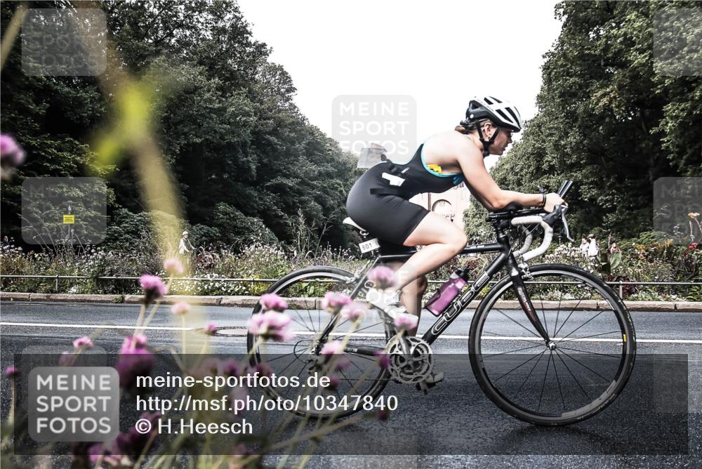 13.09.2026 - Stadtparktriathlon H.Heesch http://msf.ph/oto/10347840 13.09.2026 11:18:23 Radfahren 798, 801 meine-sportfotos.de